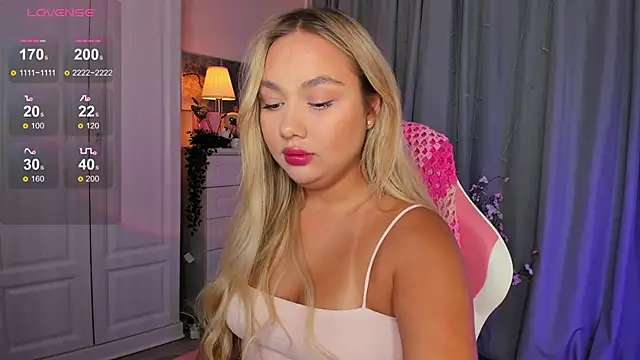 Snapshot of _Loneve__ chatting on October 2025 03:21:01 PM Loneve online show from October 2025 03:21:01 PM