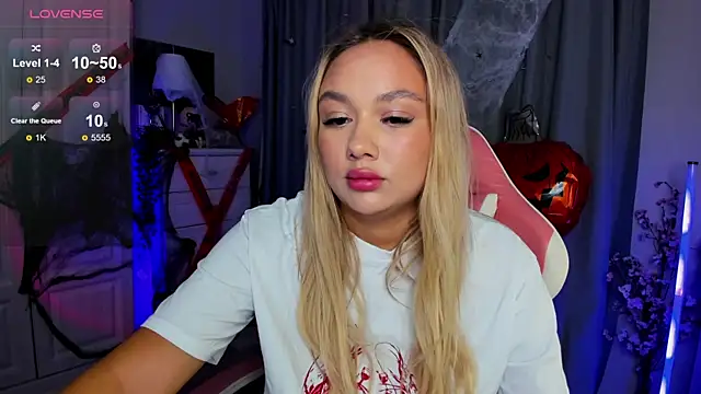 Snapshot of _Loneve__ chatting on October 2025 01:45:01 PM Loneve online show from October 2025 01:45:01 PM