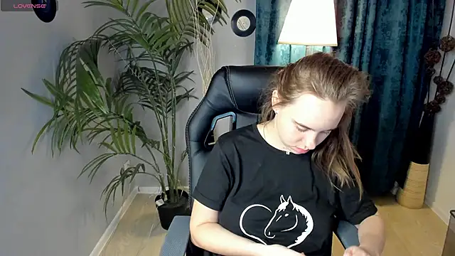 Lika 0ne online show from October 2025 12:28:01 PM