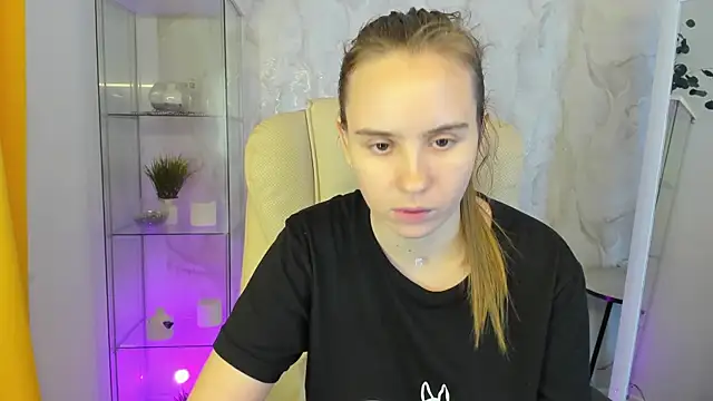 Lika 0ne online show from November 2025 01:44:01 PM