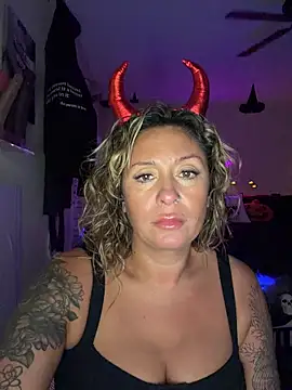 Snapshot of bossyroxy84 chatting on October 2025 11:41:02 PM bossyroxy84 online show from October 2025 11:41:02 PM