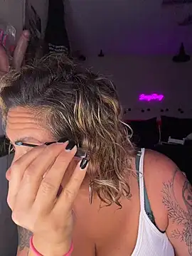 Snapshot of bossyroxy84 chatting on November 2025 12:55:02 AM bossyroxy84 online show from November 2025 12:55:02 AM