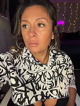 Snapshot of bossyroxy84 chatting on November 2025 12:54:01 AM bossyroxy84 online show from November 2025 12:54:01 AM