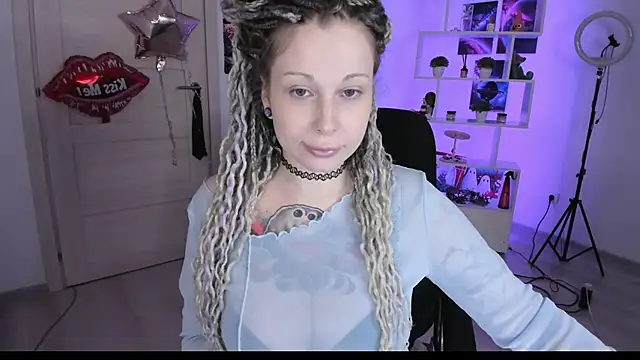 Snapshot of HoneySallyMoore chatting on October 2025 05:44:02 PM HoneySallyMoore online show from October 2025 05:44:02 PM