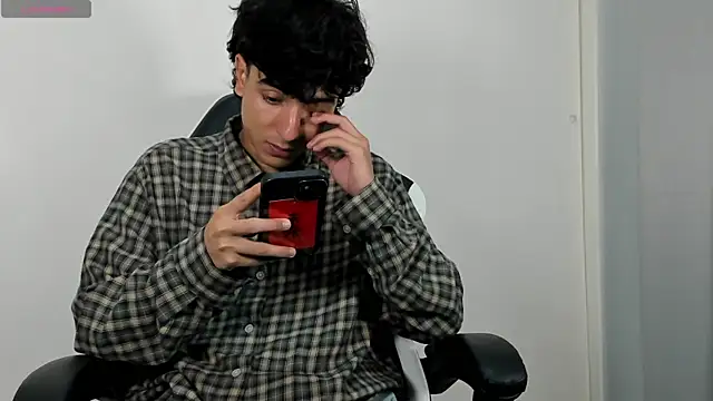 Snapshot of salvatore_montt chatting on March 2025 05:52:02 AM salvatore montt online show from March 2025 05:52:02 AM