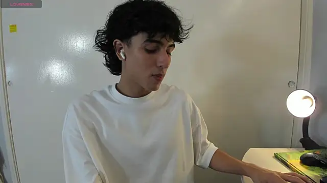 Snapshot of salvatore_montt chatting on March 2025 04:38:02 AM salvatore montt online show from March 2025 04:38:02 AM