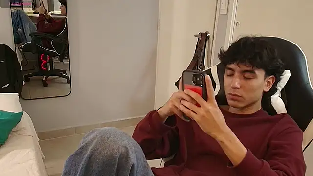 Snapshot of salvatore_montt chatting on March 2025 07:46:02 AM salvatore montt online show from March 2025 07:46:02 AM