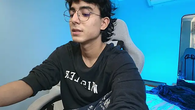 Snapshot of salvatore_montt chatting on October 2025 04:03:02 AM salvatore montt online show from October 2025 04:03:02 AM