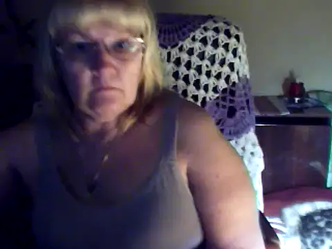 Snapshot of Violet5364 chatting on March 2025 08:52:02 PM Violet5364 online show from March 2025 08:52:02 PM