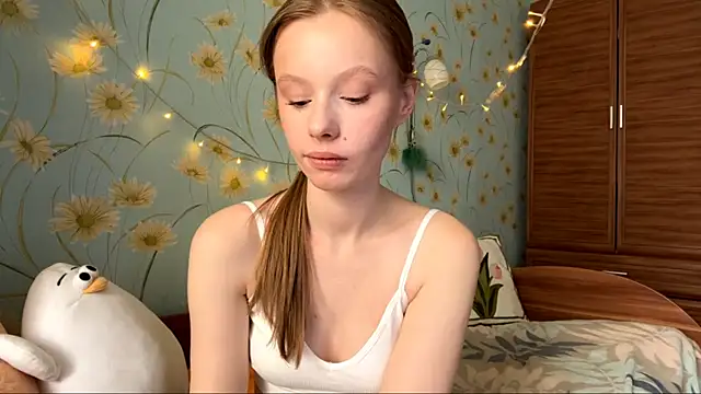 Snapshot of BeckyDwinell chatting on March 2025 08:23:02 AM BeckyDwinell online show from March 2025 08:23:02 AM
