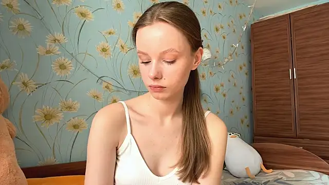 Snapshot of BeckyDwinell chatting on March 2025 08:58:02 AM BeckyDwinell online show from March 2025 08:58:02 AM
