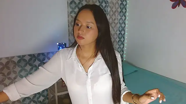 Emilybateee online show from November 2025 03:24:01 PM