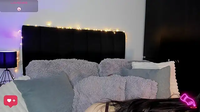 Amara vause  online show from October 2025 01:09:01 AM