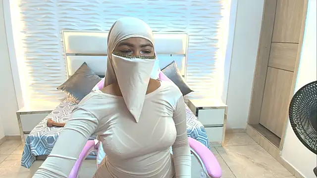 Snapshot of Zafira_kazenn chatting on February 2025 02:12:01 AM Zafira kazenn online show from February 2025 02:12:01 AM