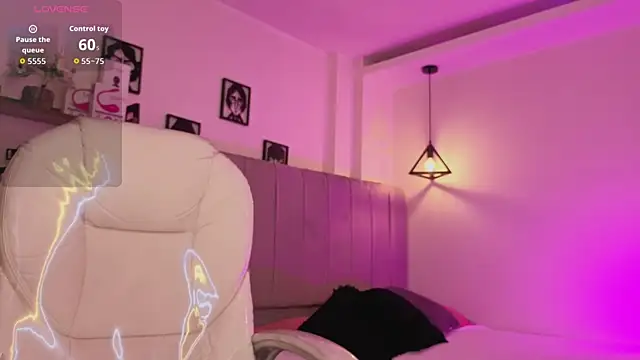 Snapshot of Miller_Vanessa_ chatting on October 2025 08:42:02 PM Miller Vanessa online show from October 2025 08:42:02 PM