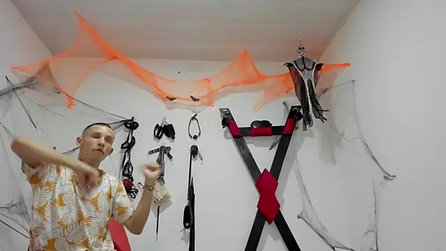 Isak Millan online show from November 2025 10:23:02 PM