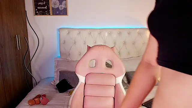 Snapshot of Julieta_priv chatting on September 2025 02:10:01 PM Julieta priv online show from September 2025 02:10:01 PM