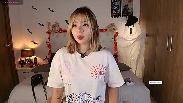 Snapshot of Julieta_priv chatting on October 2025 02:07:02 PM Julieta priv online show from October 2025 02:07:02 PM