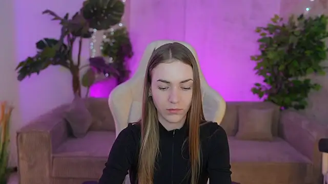 Snapshot of Layla_Sweet_ chatting on March 2025 03:29:02 PM Layla Sweet online show from March 2025 03:29:02 PM