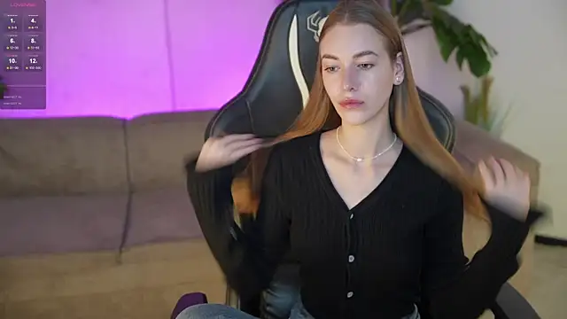 Snapshot of Layla_Sweet_ chatting on October 2025 03:23:02 PM Layla Sweet online show from October 2025 03:23:02 PM