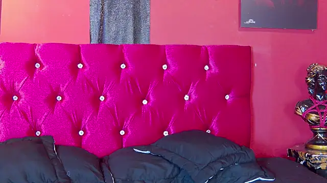 Arii moon online show from September 2025 07:52:01 PM