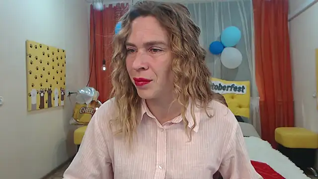 Snapshot of TessaDaybreak chatting on September 2025 06:29:01 AM TessaDaybreak online show from September 2025 06:29:01 AM