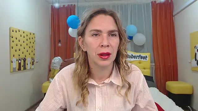 Snapshot of TessaDaybreak chatting on October 2025 06:30:02 AM TessaDaybreak online show from October 2025 06:30:02 AM