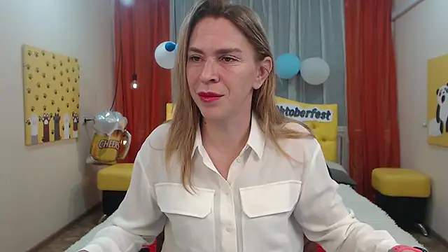 Snapshot of TessaDaybreak chatting on October 2025 07:28:02 AM TessaDaybreak online show from October 2025 07:28:02 AM