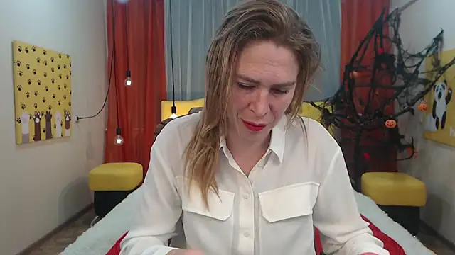 Snapshot of TessaDaybreak chatting on October 2025 07:29:01 AM TessaDaybreak online show from October 2025 07:29:01 AM