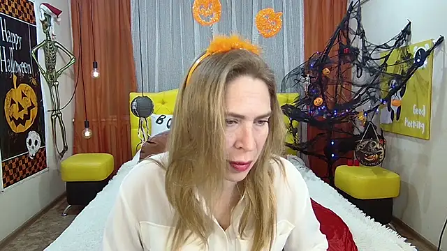 Snapshot of TessaDaybreak chatting on October 2025 06:35:02 AM TessaDaybreak online show from October 2025 06:35:02 AM