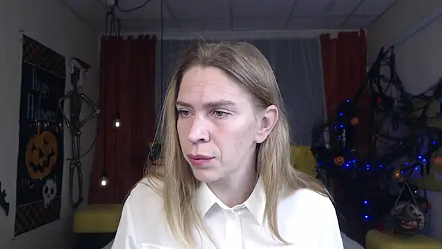 Snapshot of TessaDaybreak chatting on October 2025 06:25:02 AM TessaDaybreak online show from October 2025 06:25:02 AM