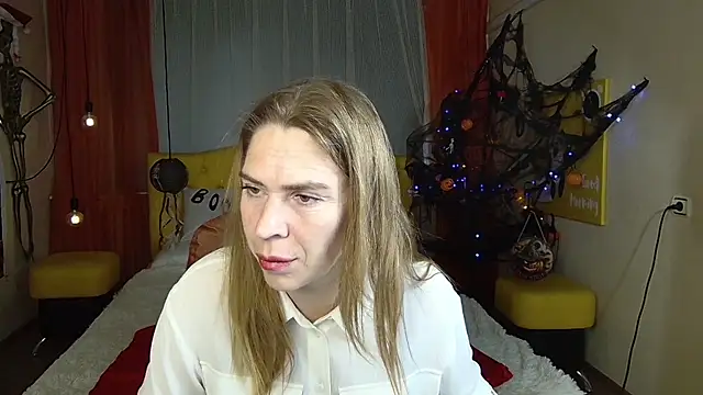 Snapshot of TessaDaybreak chatting on October 2025 07:41:01 AM TessaDaybreak online show from October 2025 07:41:01 AM