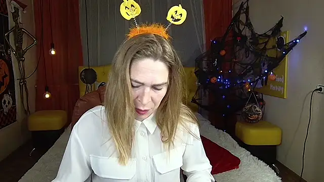 Snapshot of TessaDaybreak chatting on October 2025 06:58:02 AM TessaDaybreak online show from October 2025 06:58:02 AM