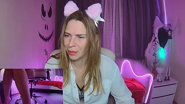 Snapshot of TessaDaybreak chatting on October 2025 07:49:02 AM TessaDaybreak online show from October 2025 07:49:02 AM