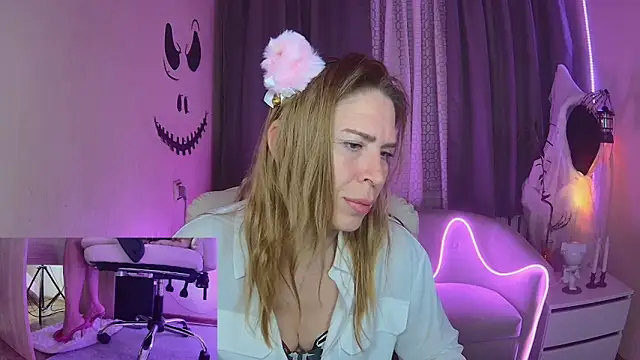 Snapshot of TessaDaybreak chatting on October 2025 06:54:01 AM TessaDaybreak online show from October 2025 06:54:01 AM