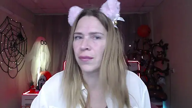 Snapshot of TessaDaybreak chatting on October 2025 08:07:01 AM TessaDaybreak online show from October 2025 08:07:01 AM