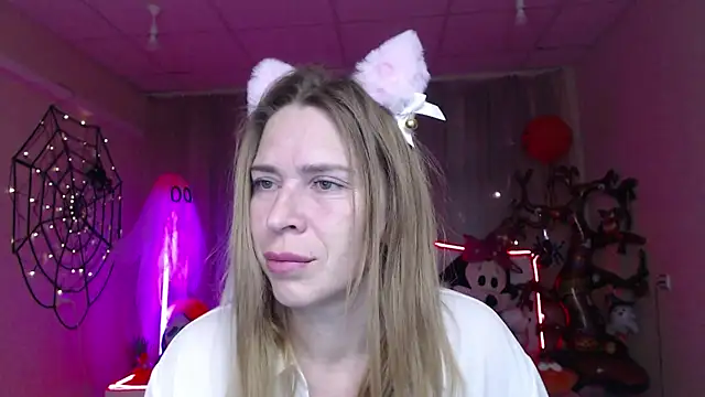 Snapshot of TessaDaybreak chatting on October 2025 07:56:01 AM TessaDaybreak online show from October 2025 07:56:01 AM