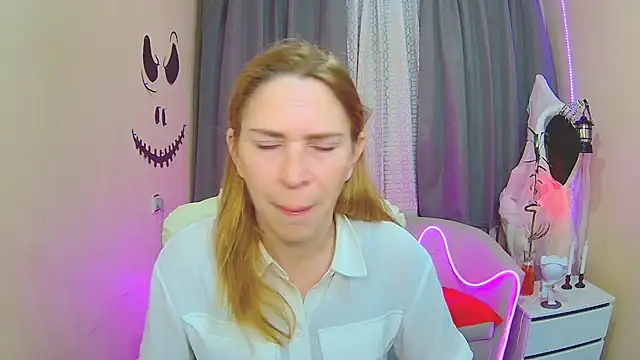 Snapshot of TessaDaybreak chatting on November 2025 07:20:01 AM TessaDaybreak online show from November 2025 07:20:01 AM