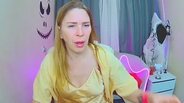 Snapshot of TessaDaybreak chatting on November 2025 07:51:01 AM TessaDaybreak online show from November 2025 07:51:01 AM