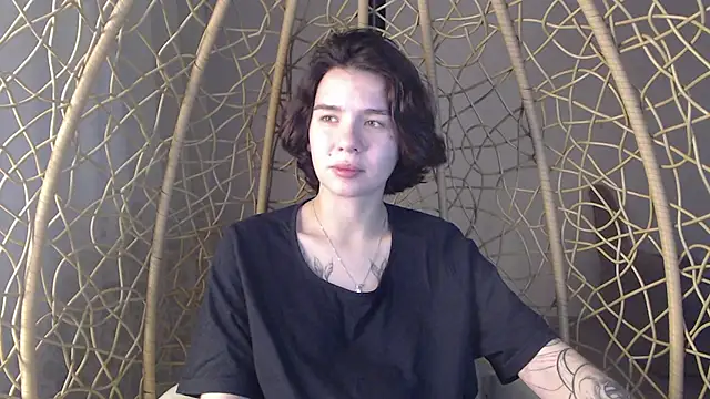 Snapshot of Anna-Sun chatting on October 2025 05:13:02 PM Anna-Sun online show from October 2025 05:13:02 PM