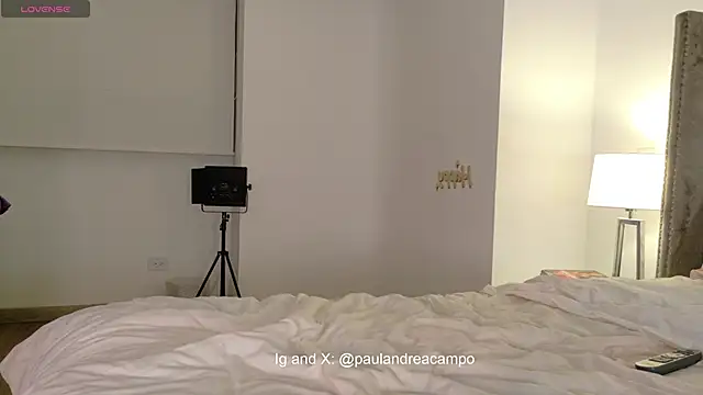 Snapshot of PauLaaCam chatting on October 2025 12:22:02 AM PauLaaCam online show from October 2025 12:22:02 AM