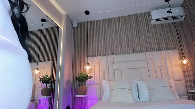 MelanieHillss online show from October 2025 04:43:01 AM