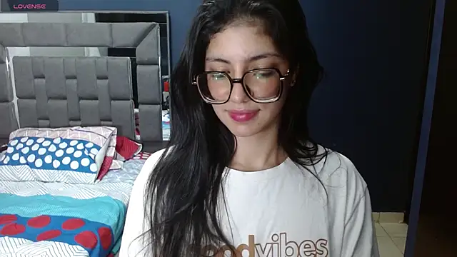 Snapshot of Violett_11 chatting on March 2025 05:08:01 AM Violett 11 online show from March 2025 05:08:01 AM