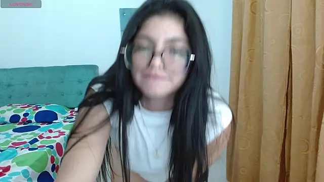 Snapshot of Violett_11 chatting on March 2025 11:31:01 PM Violett 11 online show from March 2025 11:31:01 PM