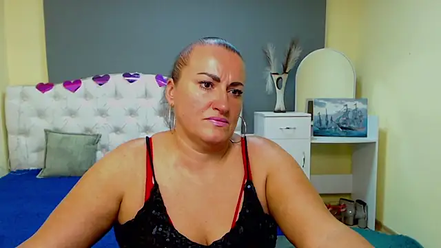 Snapshot of DianaMGG chatting on October 2025 05:39:02 AM DianaMGG online show from October 2025 05:39:02 AM