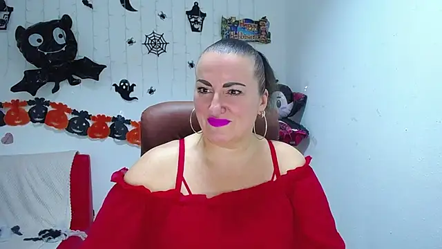 Snapshot of DianaMGG chatting on November 2025 06:23:01 AM DianaMGG online show from November 2025 06:23:01 AM