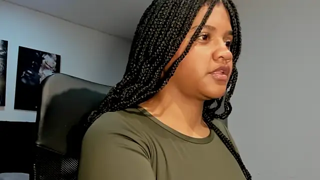 Snapshot of ZahraRose chatting on October 2025 08:17:01 PM ZahraRose online show from October 2025 08:17:01 PM