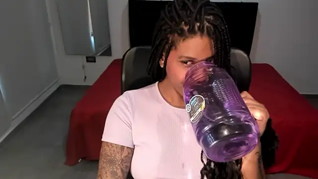 Snapshot of ZahraRose chatting on October 2025 08:28:02 PM ZahraRose online show from October 2025 08:28:02 PM