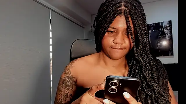 Snapshot of ZahraRose chatting on October 2025 09:48:01 PM ZahraRose online show from October 2025 09:48:01 PM