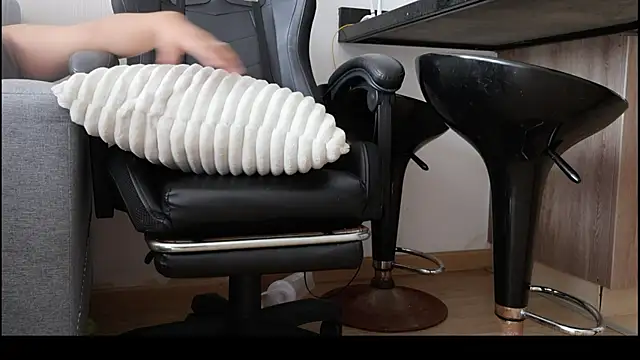 Snapshot of Karla_Stein2025 chatting on December 2025 04:01:02 PM Karla Stein2025 online show from December 2025 04:01:02 PM